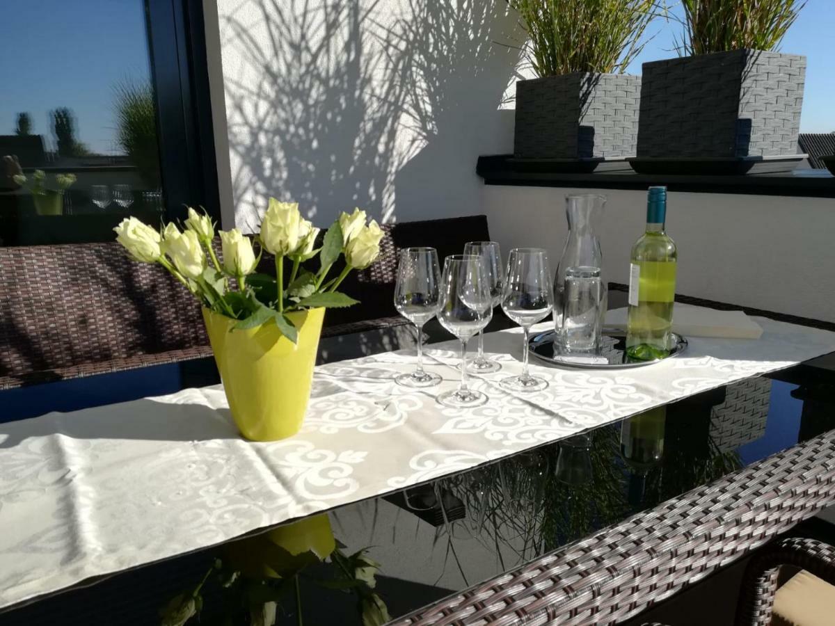 Penthouse Griemann 2 Fuer Max 4 Personen Mit Eigener Grosser Dachterrasse Zum Relaxen! Illmic Kültér fotó